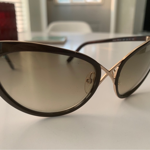 Tom Ford - Picture 2 of 5